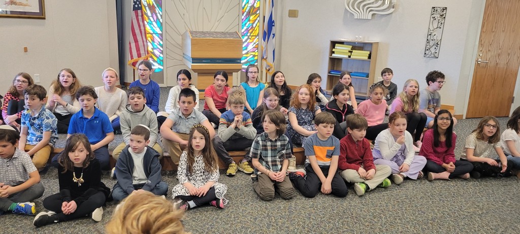 choir sings at Sholom