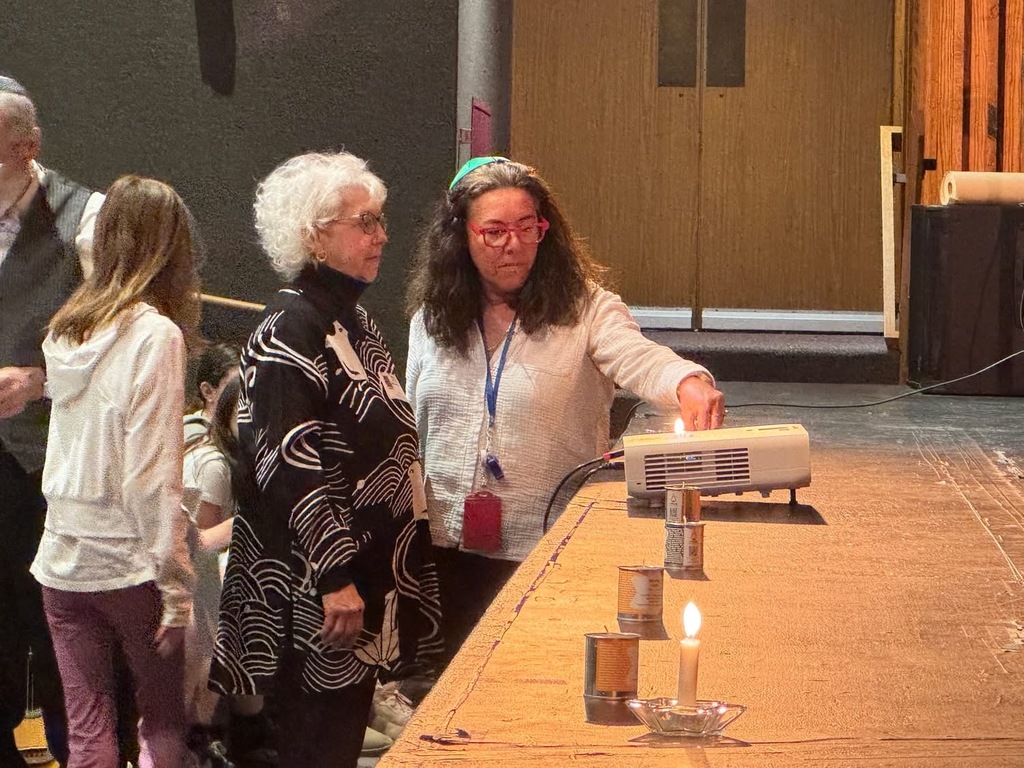 Holocaust survivor and teacher light candle