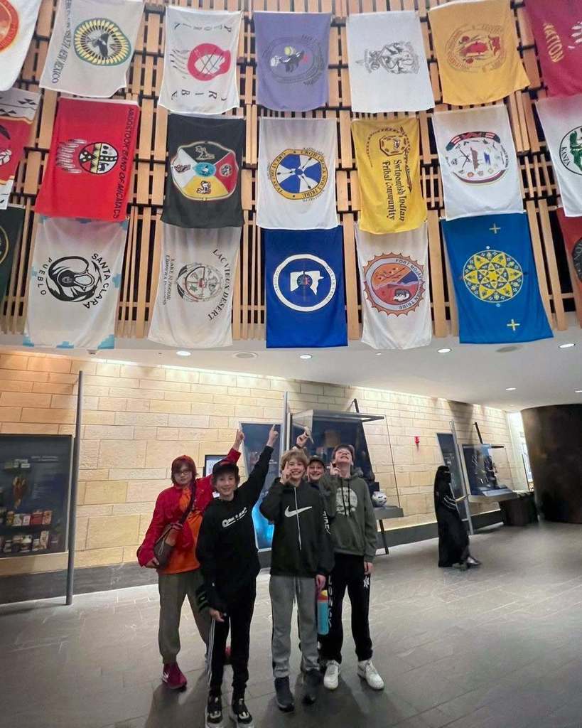 students point to Minnesota flag