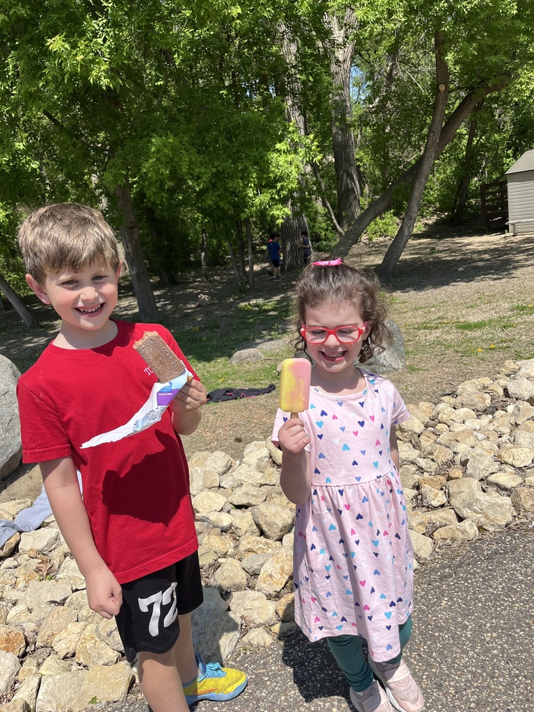 students with ice cream