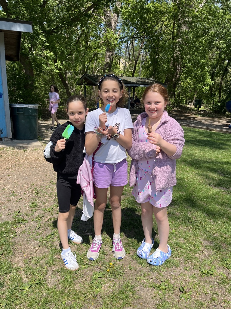 students with ice cream
