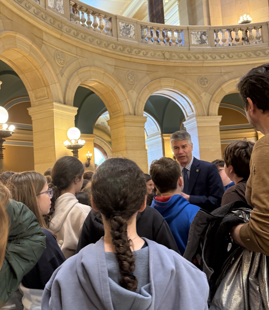 students meet MN Rep. Larry Kraft