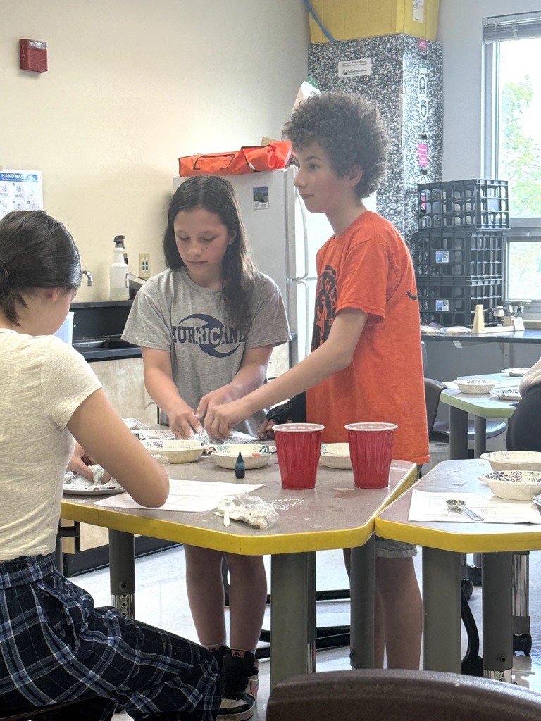 middle schoolers use acid/base chemistry to make bath bombs