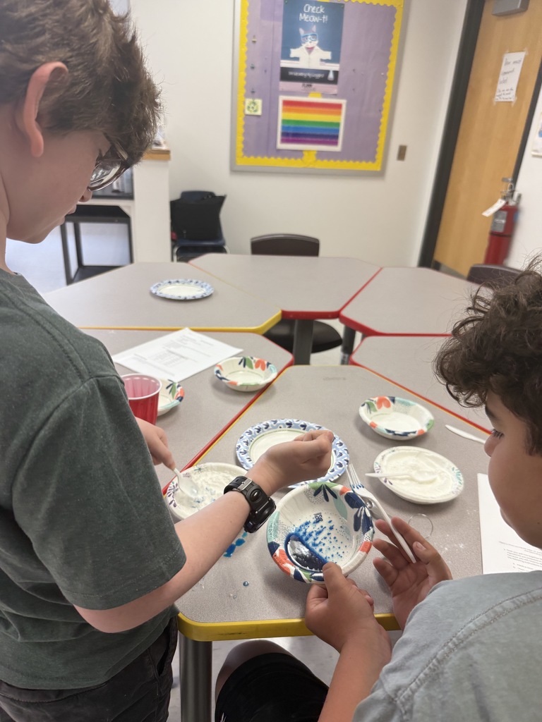 middle schoolers use acid/base chemistry to make bath bombs