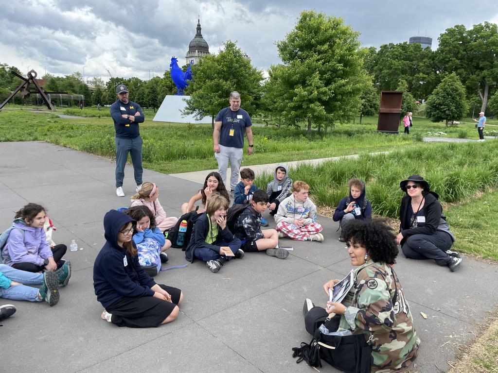 tour guide shows picture