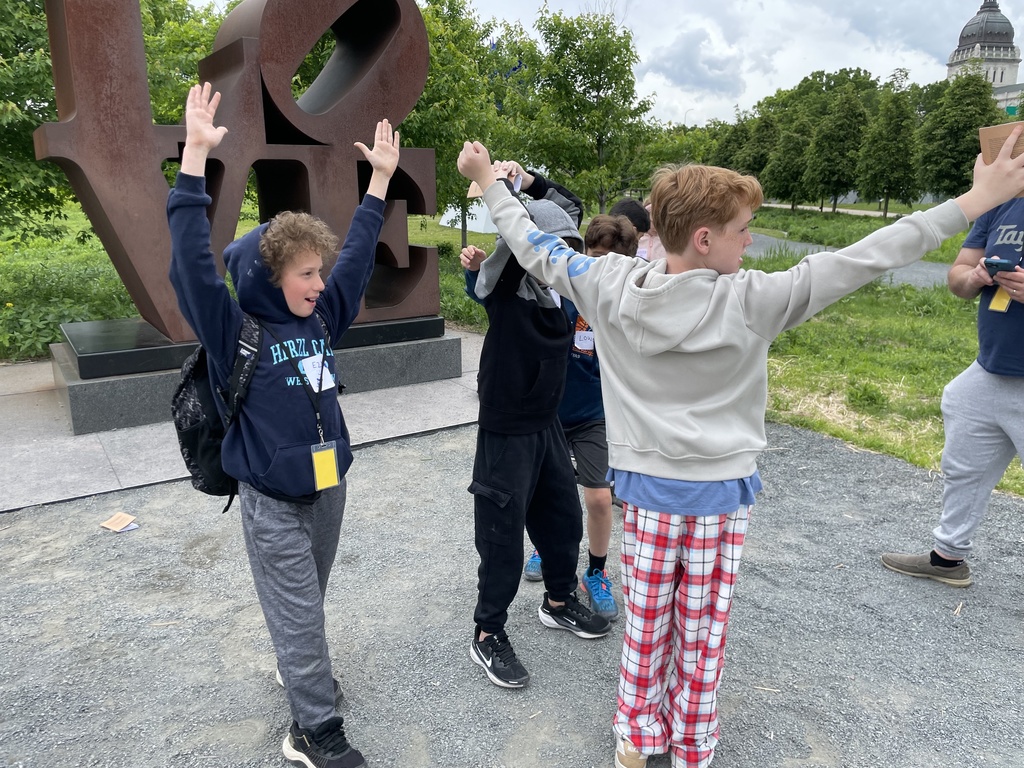 students at LOVE sculpture