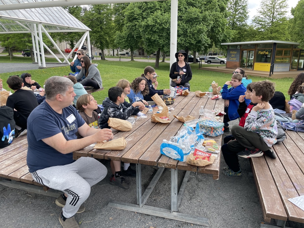 students and chaperones eat lunch