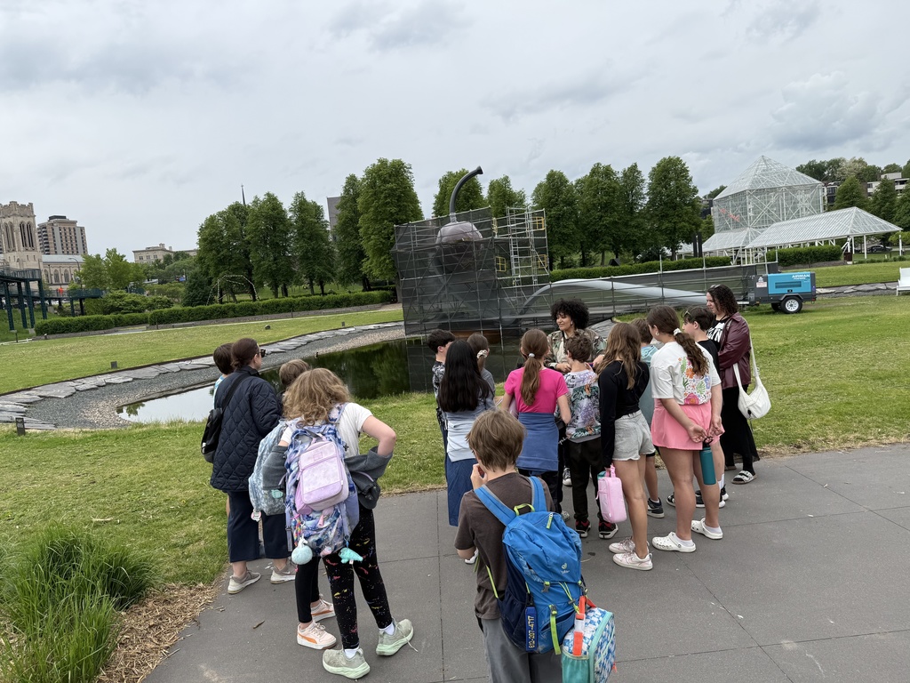 students look at Spoonbridge and Cherry