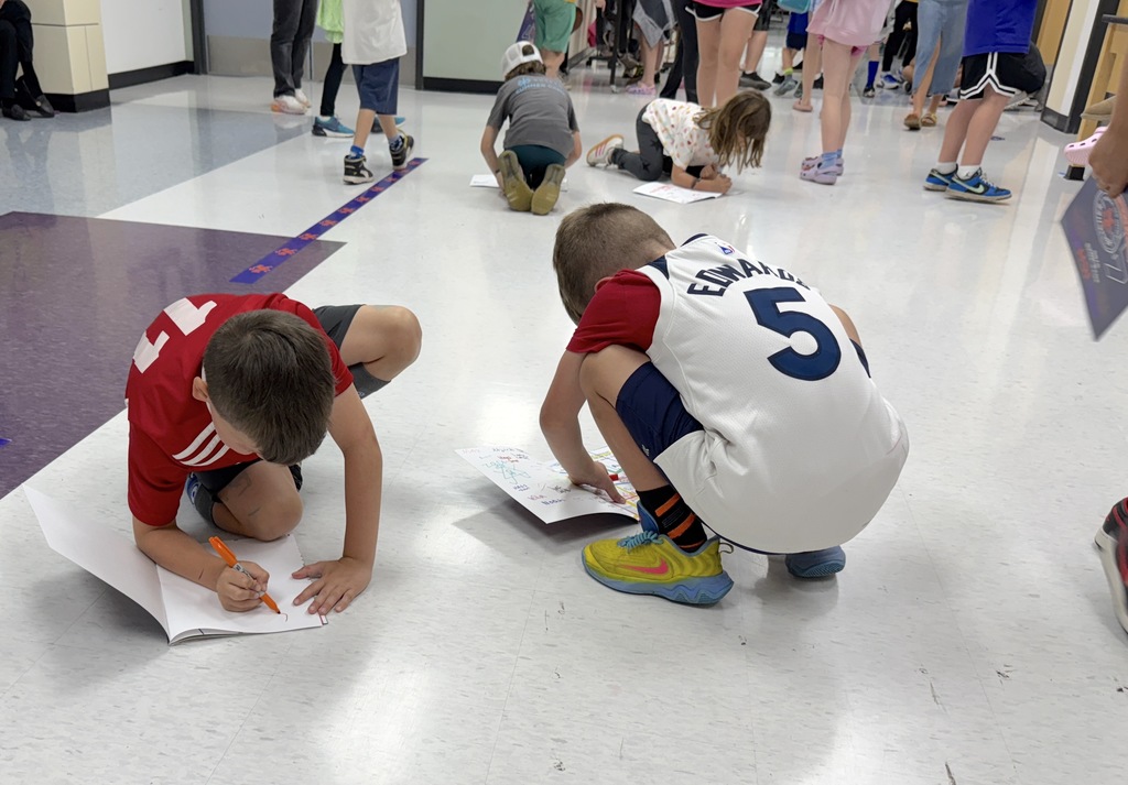 students sign each other's yearbooks