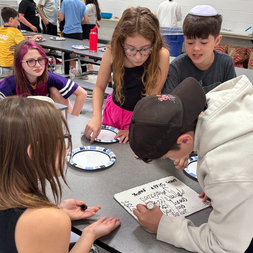 students compete to come up with Rosh Hashanah-related words