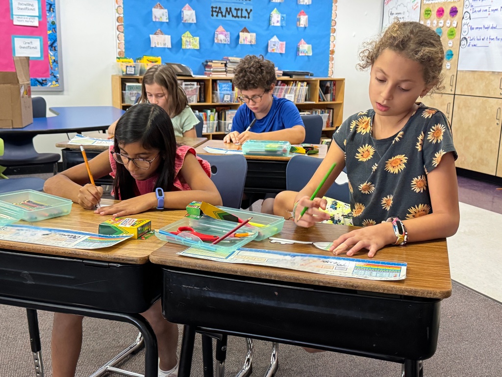 fourth graders write resolutions on keys