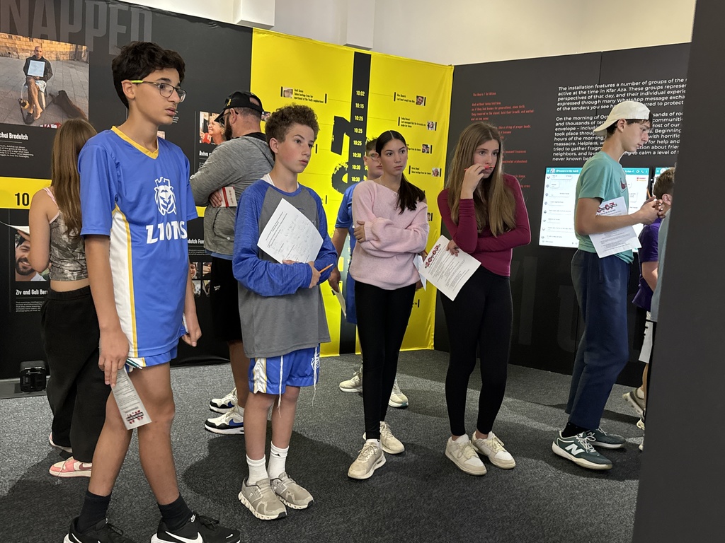 students view exhibit