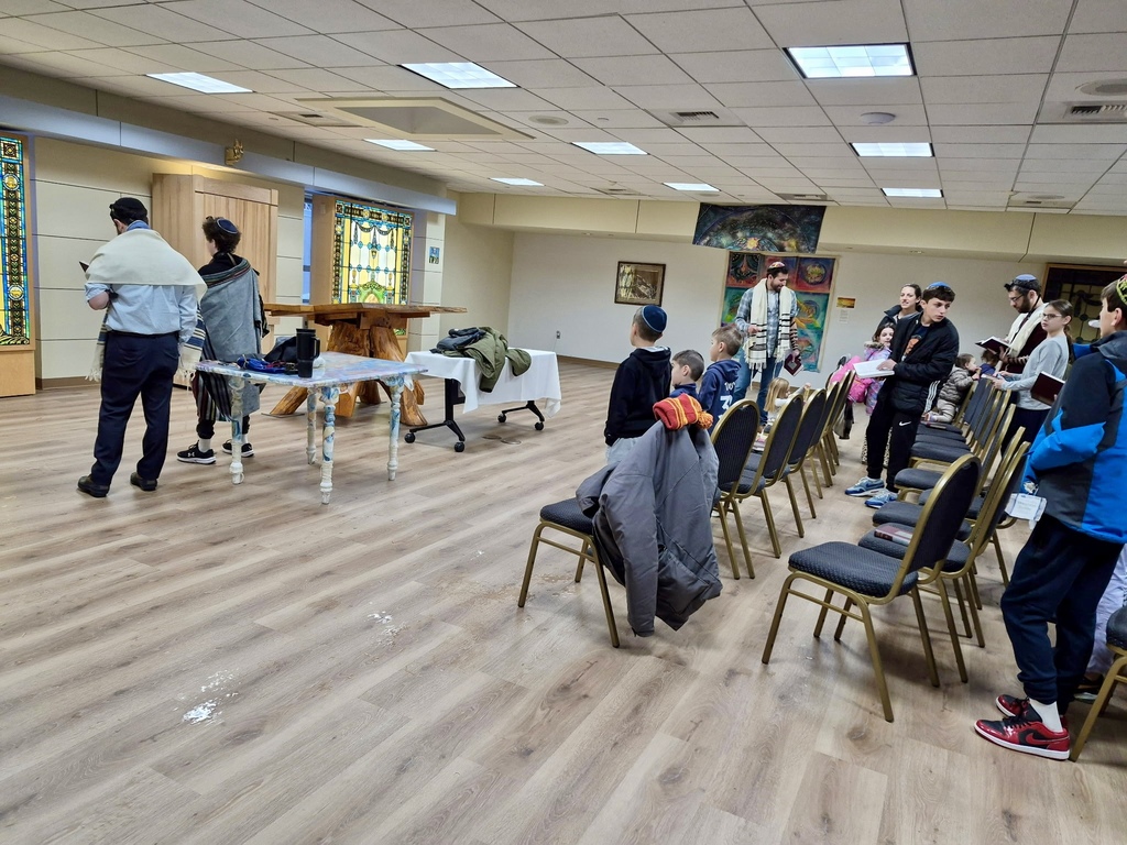 eighth grader leads davening