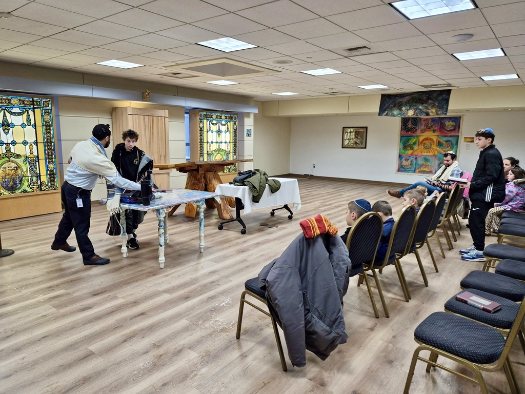 eighth grader leads davening