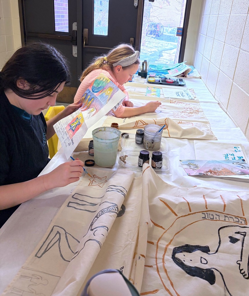 students dye talit designs into fabric