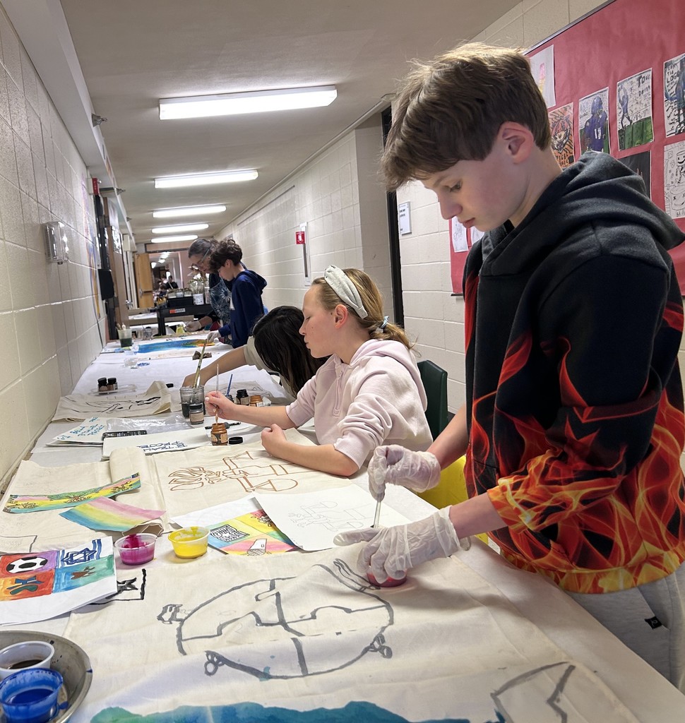 students dye talit designs into fabric