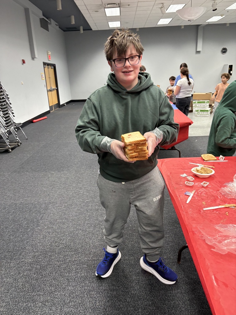 student shows sandwiches he made for The Sandwich Project