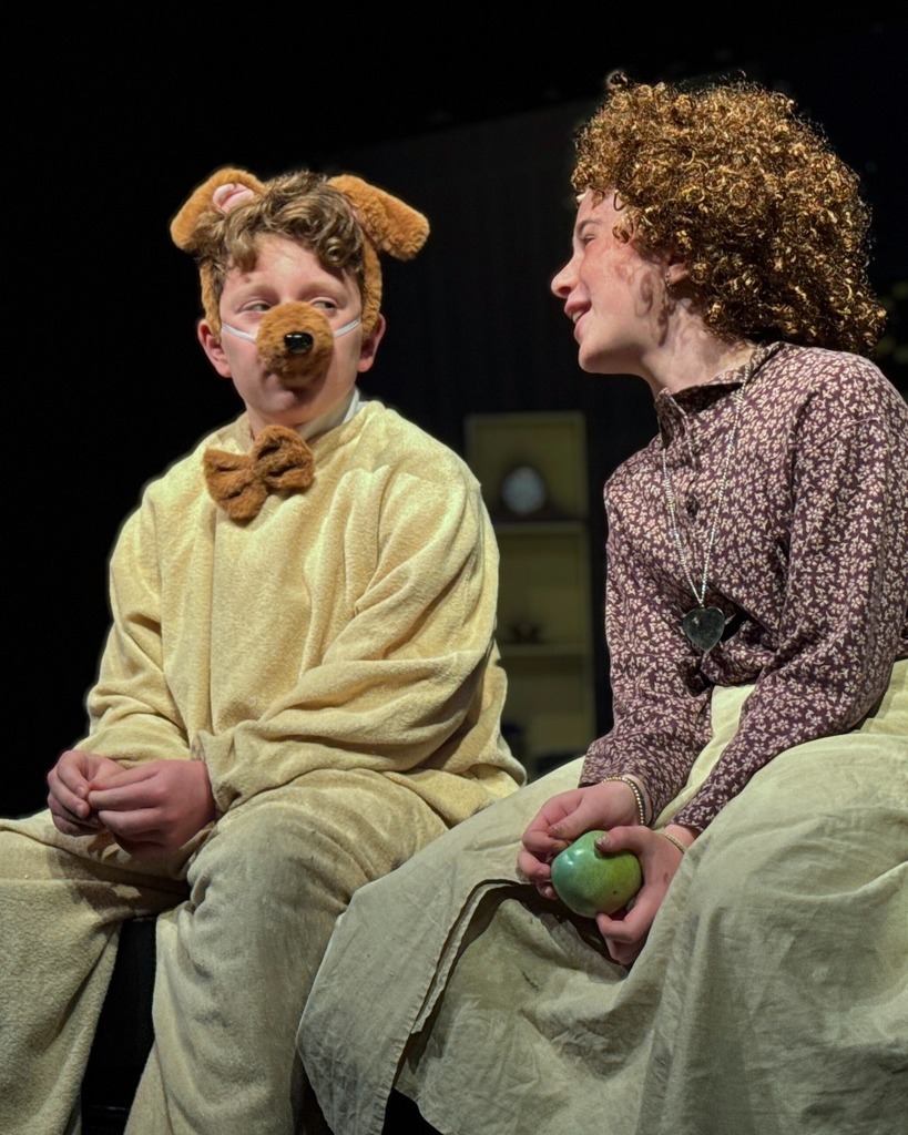 Annie sings "Tomorrow" to Sandy