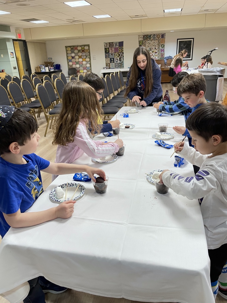 students participate in Tu B'Shvat seder and "plant" treats