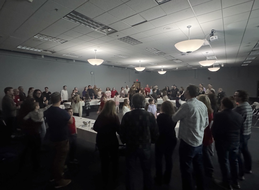 fourth grade families at Havdalah ceremony