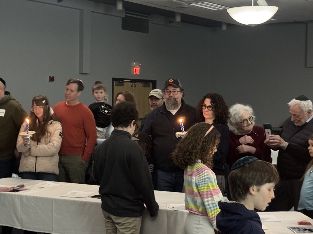 fourth graders and their families conclude Shabbat with Havdalah