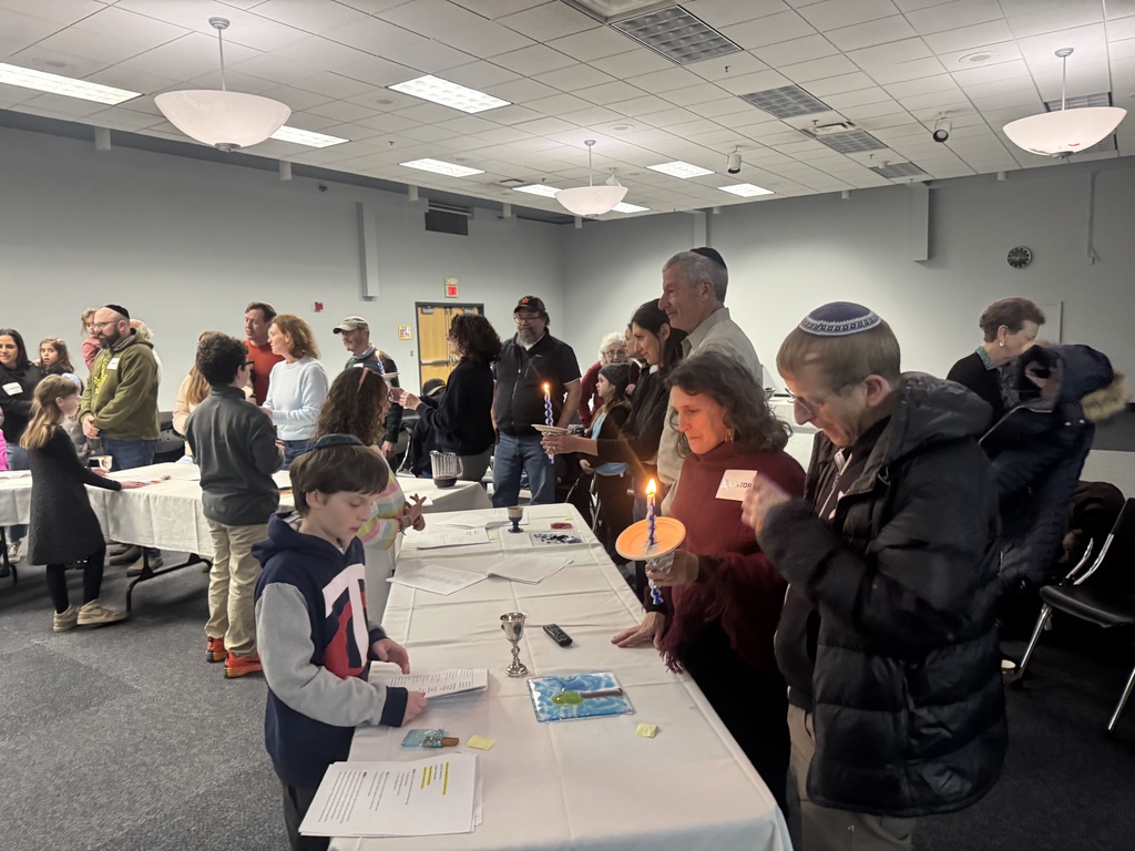 fourth graders and their families conclude Shabbat with Havdalah