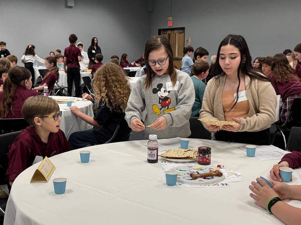Smith students break the matzah