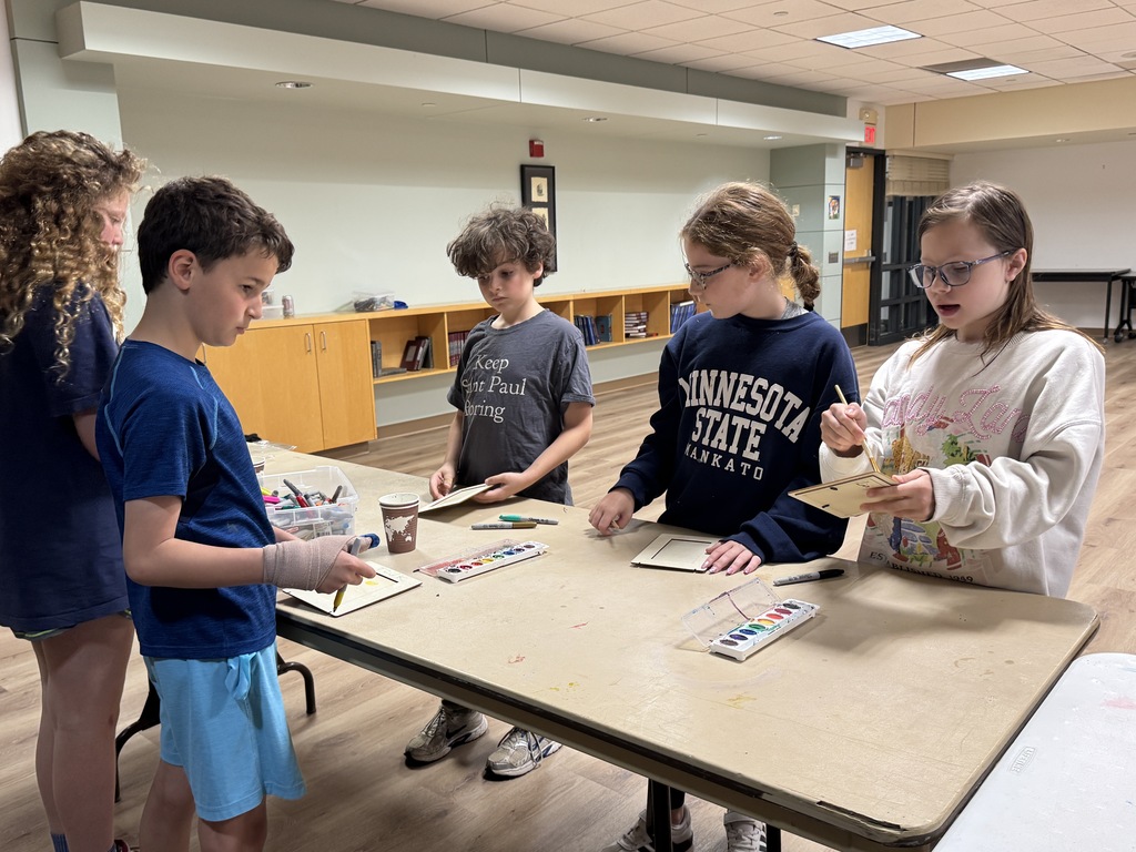 students paint frames