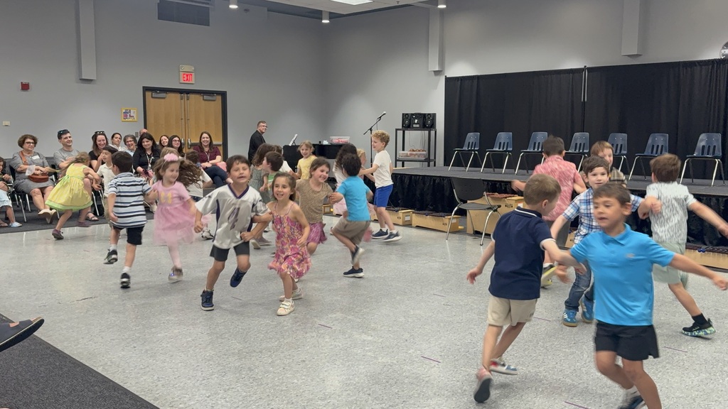kindergarten students dance