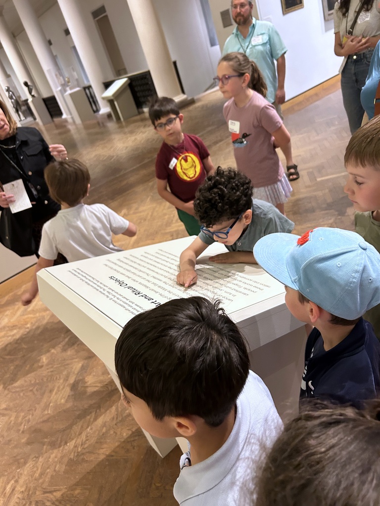 students read plaque at Harold and Mickey Smith Gallery of Jewish Arts and Culture