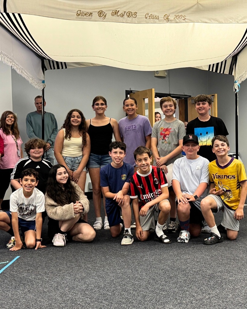 fifth grade class under chuppah