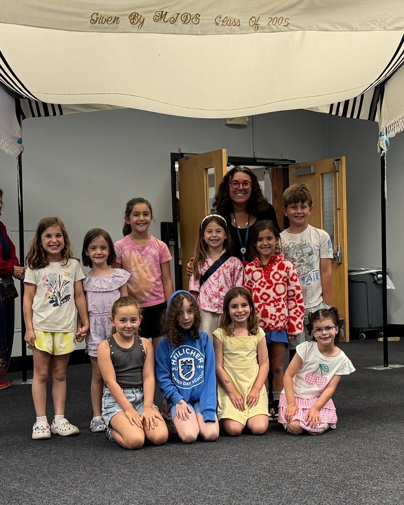 fourth grade class under chuppah