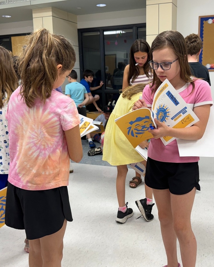 students sign yearbooks