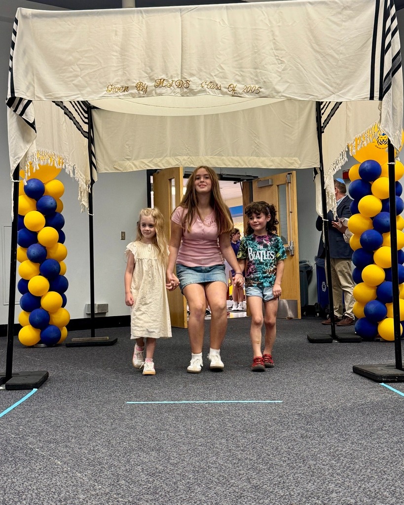 eighth grader with kindergarten buddies under chuppah