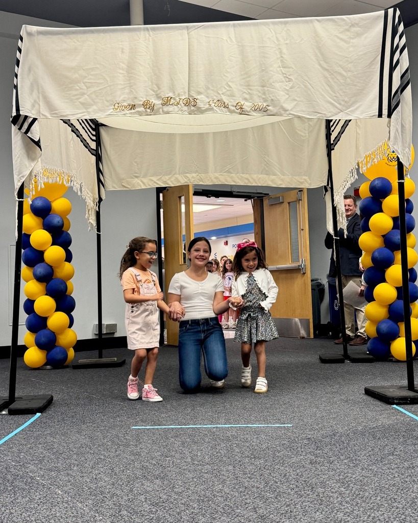 eighth grader with kindergarten buddies under chuppah