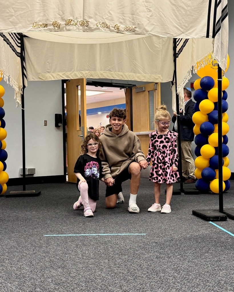 eighth grader with kindergarten buddies under chuppah