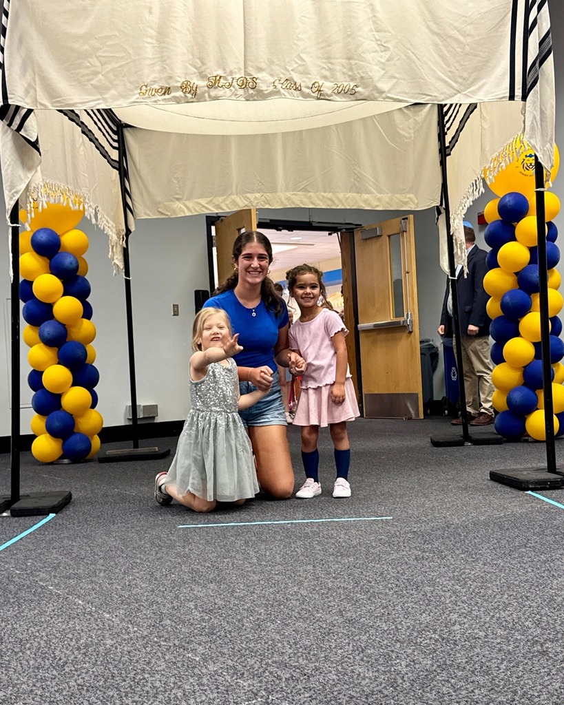 eighth grader with kindergarten buddies under chuppah