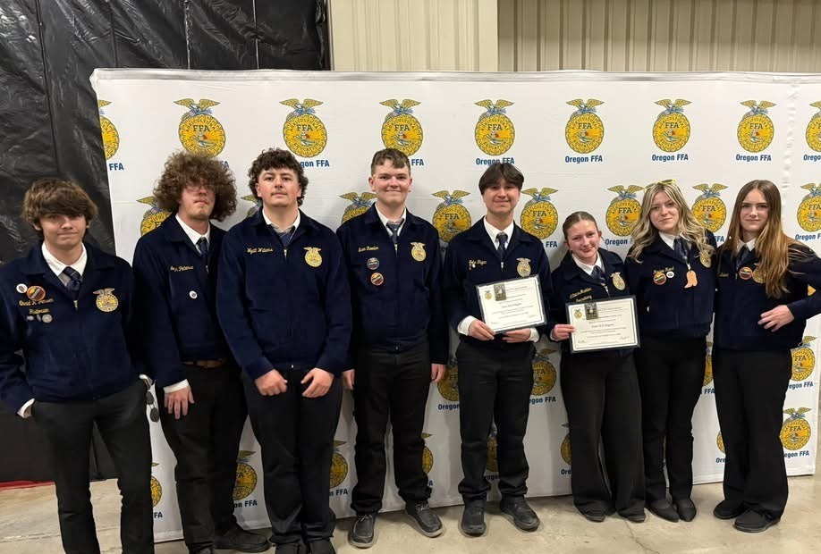 Helix FFA high school students pose at State Convention