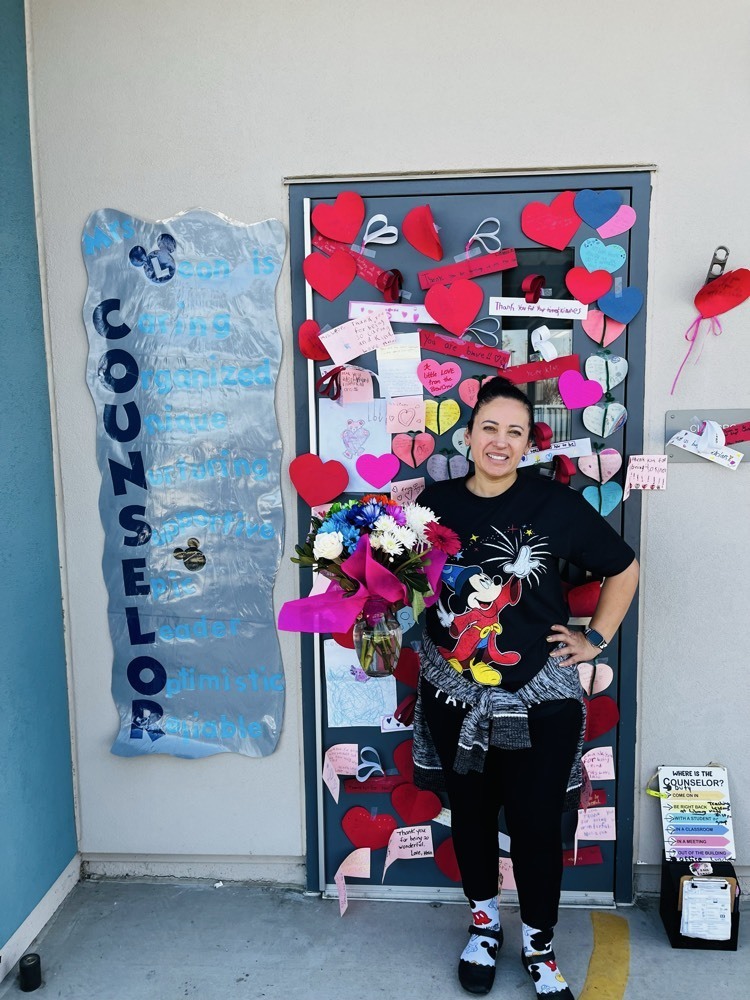 Mrs. Leon received plenty of tokens of appreciation from our students !