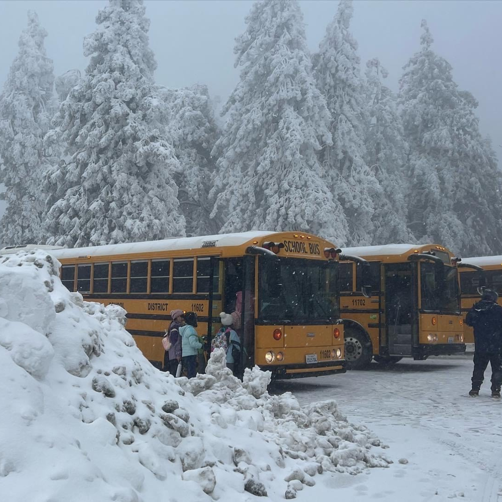 HUSD Busses in Snow