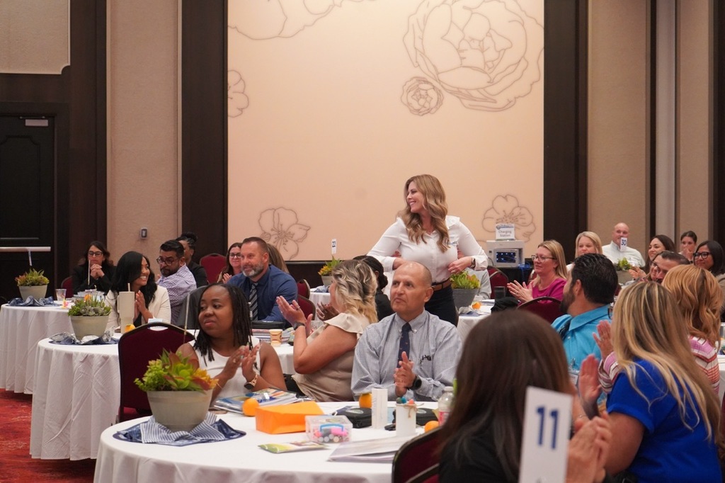 audience with woman walking