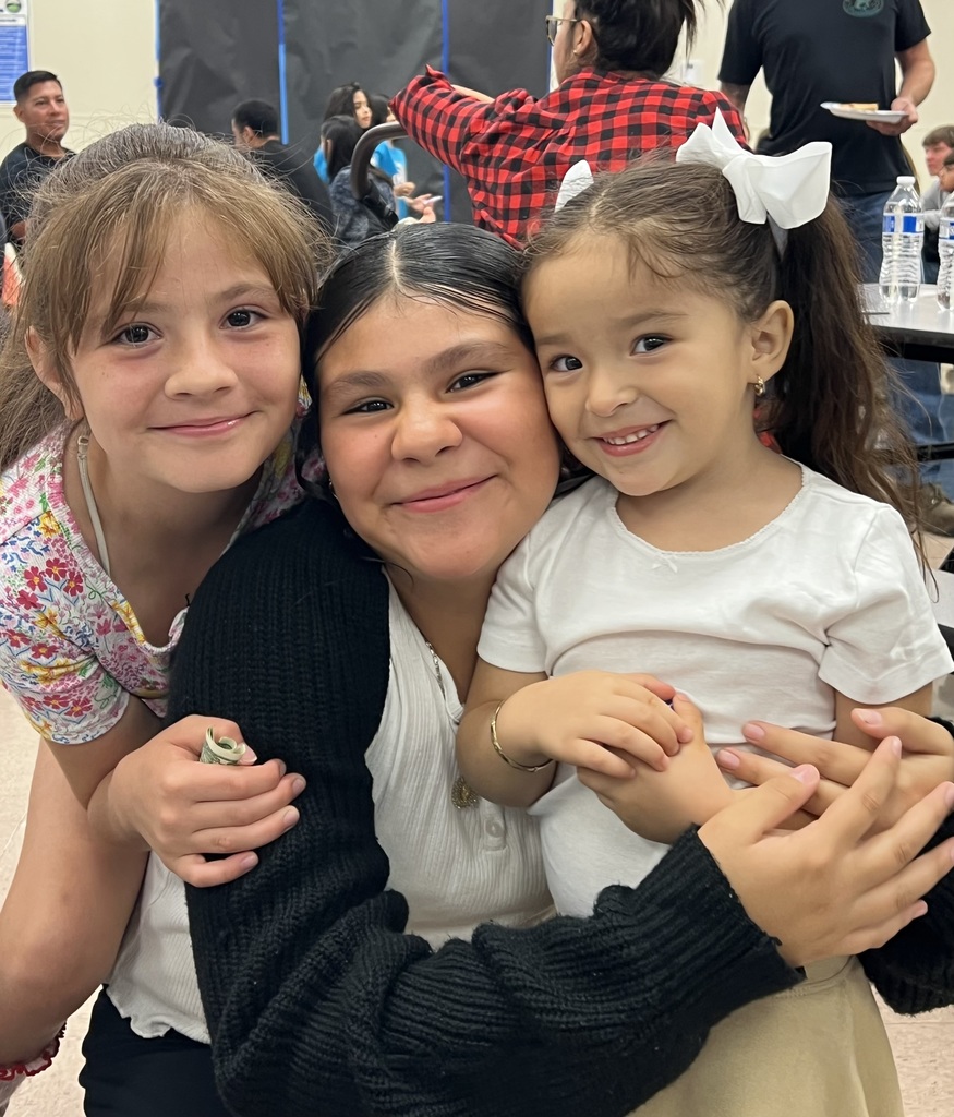 Mila, Avery and Ariana