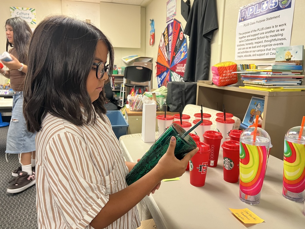 Selecting a Starbucks tumbler