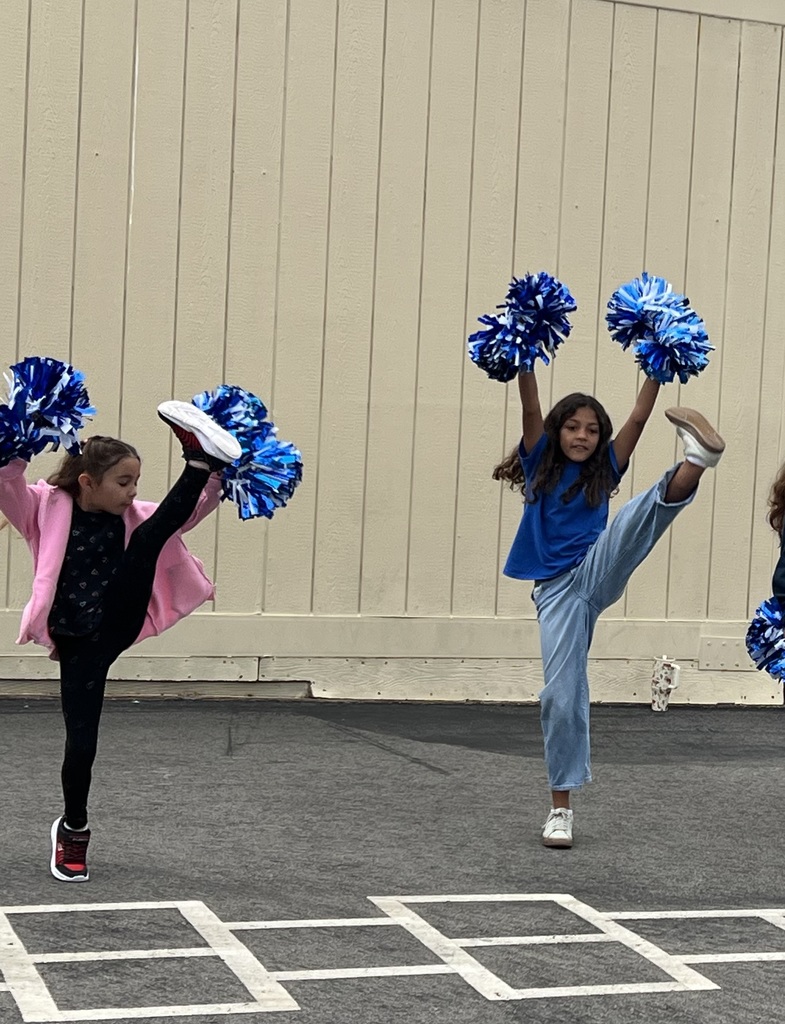 Cub Cheerleaders
