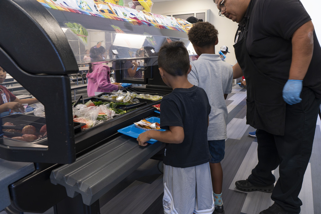 students getting food from salad bar