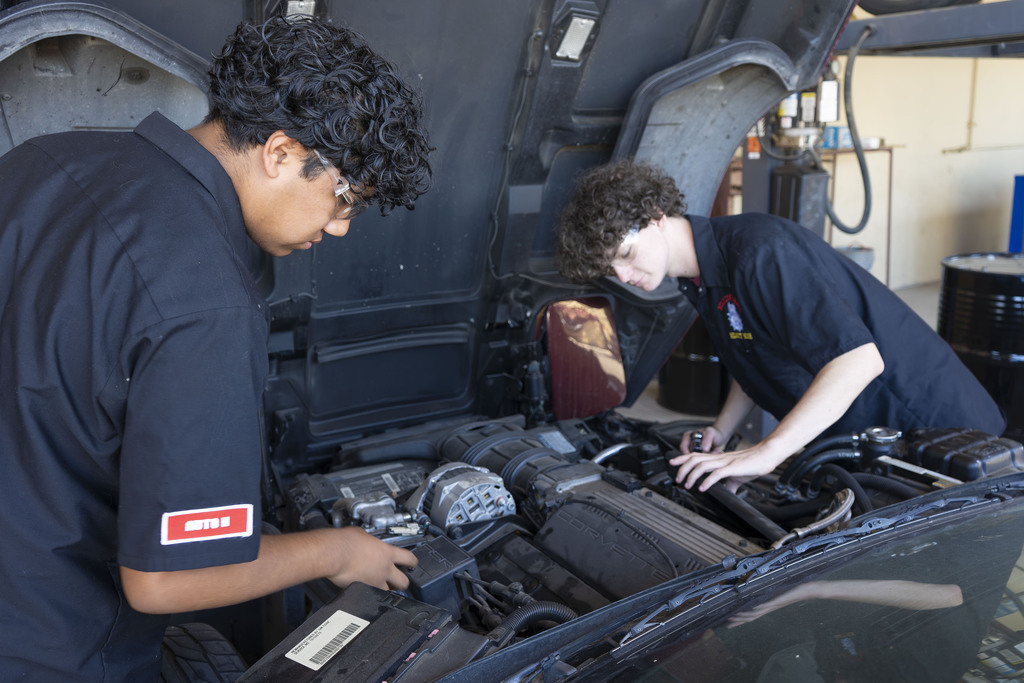 Hemet High CTE Automotive Class