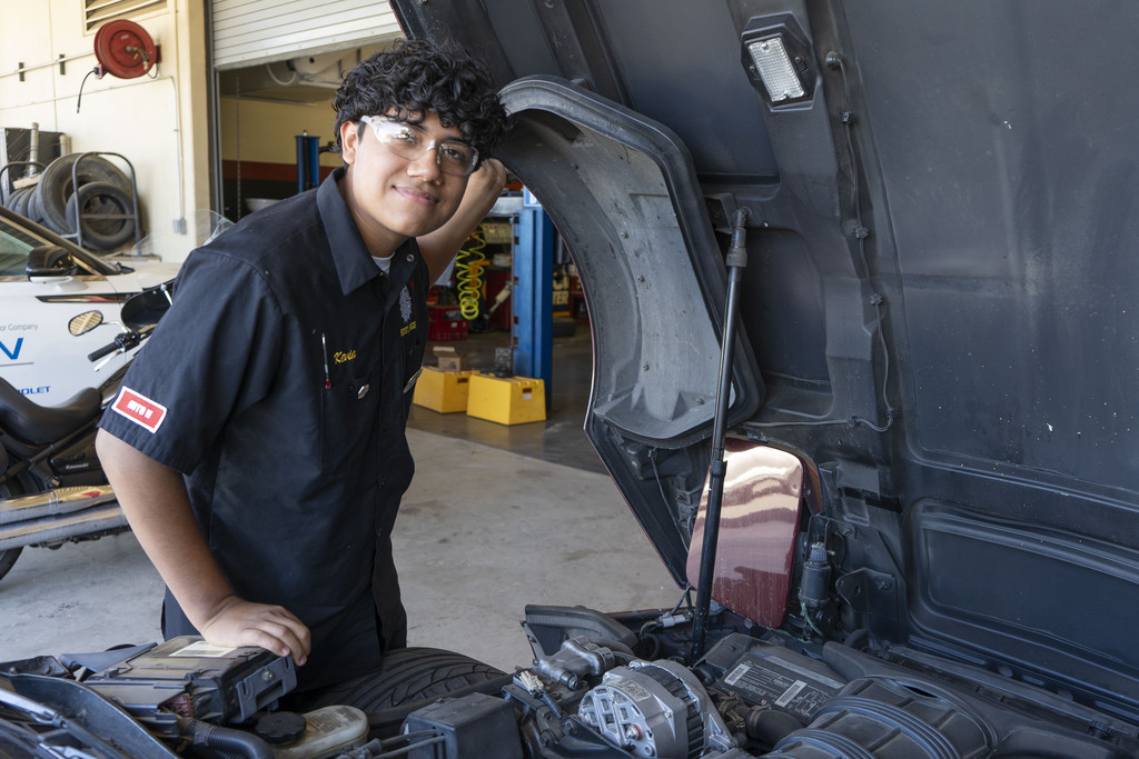Hemet High CTE Automotive Class