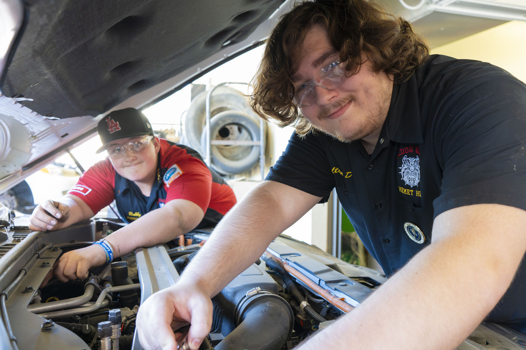Hemet High CTE Automotive Class