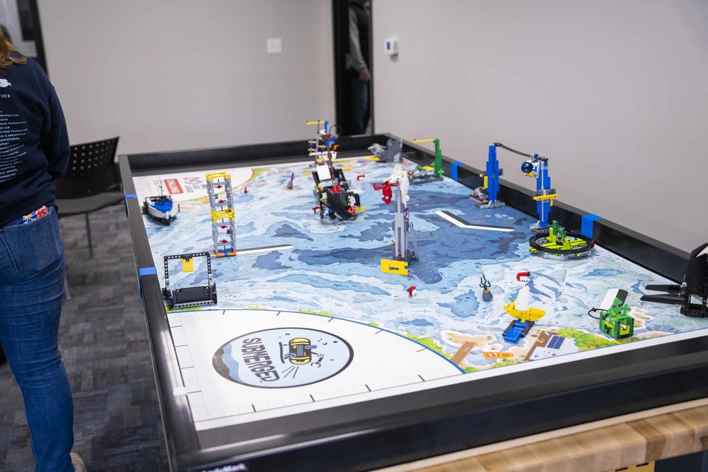 A table filled with LEGO elements for the First Lego League competition practice 