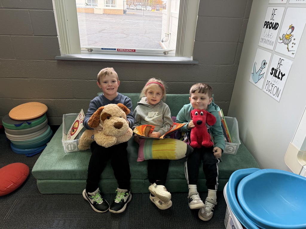 kids reading on a couch